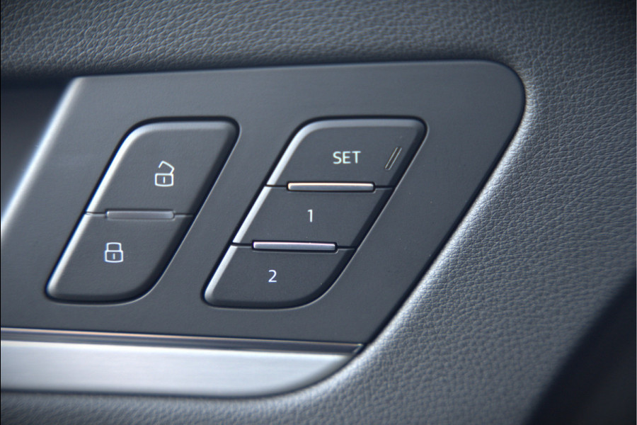 Audi Q5 Sportback 55 TFSI e S edition S-Line | Panoramadak | Stoelverwarming | RS Stoelen | Apple Carplay | Camera | Keyless | Navigatie | Trekhaak | Cruise Control | Memory Seat | Ambiance Verlichting | Matrix LED | SOH 99%