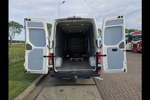 Volkswagen Crafter 35 2.0 TDI L4H3 Comfortline Cruise control, Airco, Standkachel, Pdc, Carplay, Navi, Camera, Lane-assist, Stoelverwarming, 3T-trekhaak