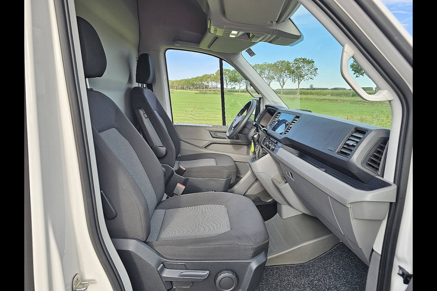 Volkswagen Crafter 35 2.0 TDI L4H3 Comfortline Cruise control, Airco, Standkachel, Pdc, Carplay, Navi, Camera, Lane-assist, Stoelverwarming, 3T-trekhaak