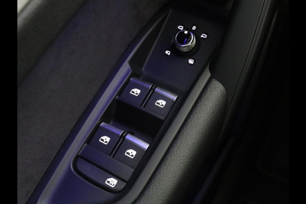 Audi Q5 2.0 TFSI quattro S-Line Launch Edition | Panoramadak | Adaptive cruise | Half Leder | Virtual Dashboard | Camera | Park assist | Stoelverwarming | Full LED | Dodehoek detectie |