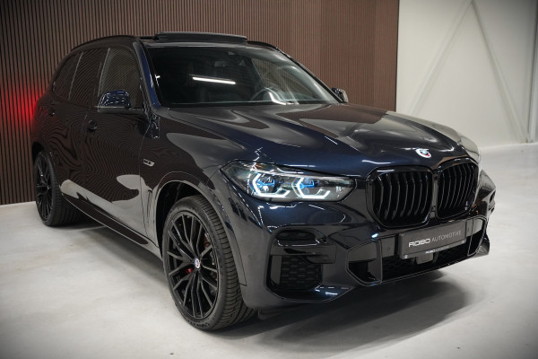 BMW X5 xDrive45e High Executive M Sport | Panoramadak | Head-Up Display | Harman Kardon | Camera | Stoelverwarming | Softclose | Memory Seat | Luchtvering | Laser | Adaptive Cruise Control | Trekhaak | Achterbank Verwarmd | App