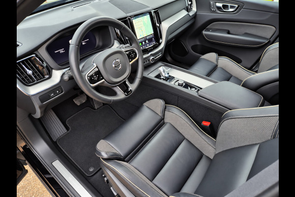 Volvo XC60 2.0 T6 Plug-in hybrid AWD Ultimate Dark Pano! Trekhaak! Electrische Kofferklep! Stoelverwarming! Stuurverwarming!