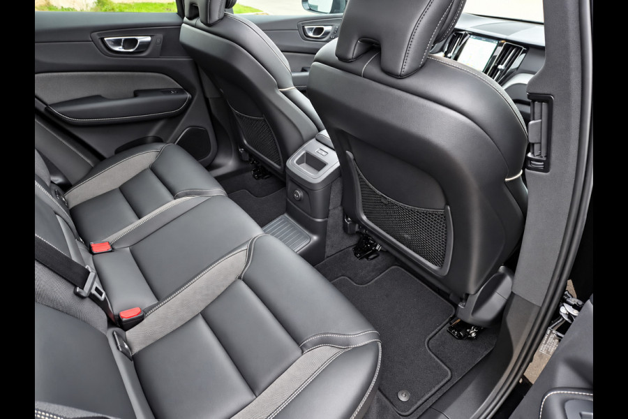 Volvo XC60 2.0 T6 Plug-in hybrid AWD Ultimate Dark Pano! Trekhaak! Electrische Kofferklep! Stoelverwarming! Stuurverwarming!