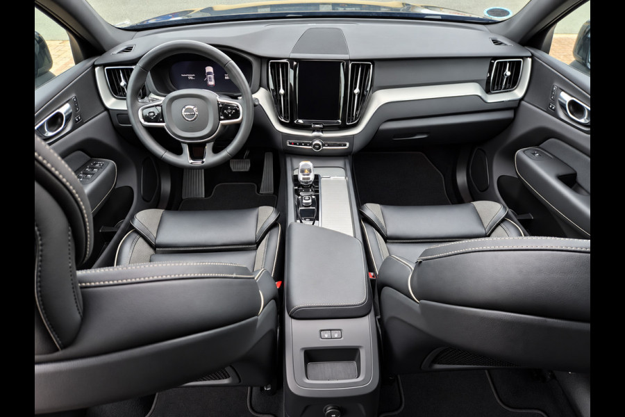 Volvo XC60 2.0 T6 Plug-in hybrid AWD Ultimate Dark Pano! Trekhaak! Electrische Kofferklep! Stoelverwarming! Stuurverwarming!