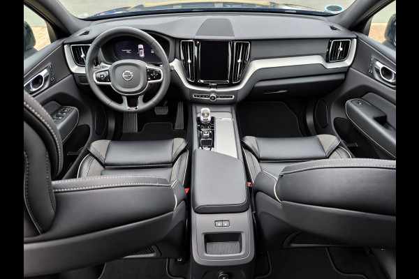 Volvo XC60 2.0 T6 Plug-in hybrid AWD Ultimate Dark Pano! Trekhaak! Electrische Kofferklep! Stoelverwarming! Stuurverwarming!