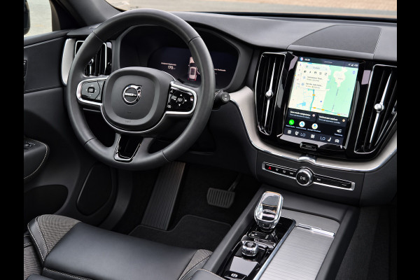 Volvo XC60 2.0 T6 Plug-in hybrid AWD Ultimate Dark Pano! Trekhaak! Electrische Kofferklep! Stoelverwarming! Stuurverwarming!