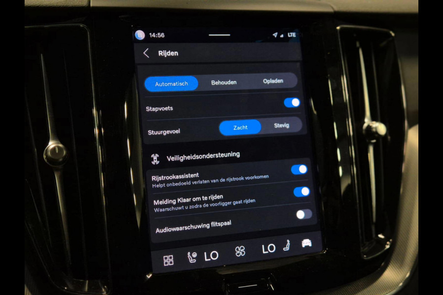 Volvo XC60 2.0 T6 Plug-in hybrid AWD Ultimate Dark Pano! Trekhaak! Electrische Kofferklep! Stoelverwarming! Stuurverwarming!