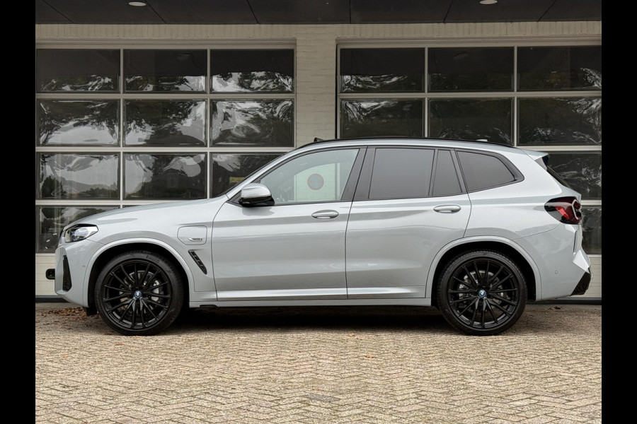 BMW X3 xDrive30e M SPORT | HEAD UP | PANORAMA | ELEKTR. STOELEN | LASER | 21 INCH LM VELGEN | CAMERA |