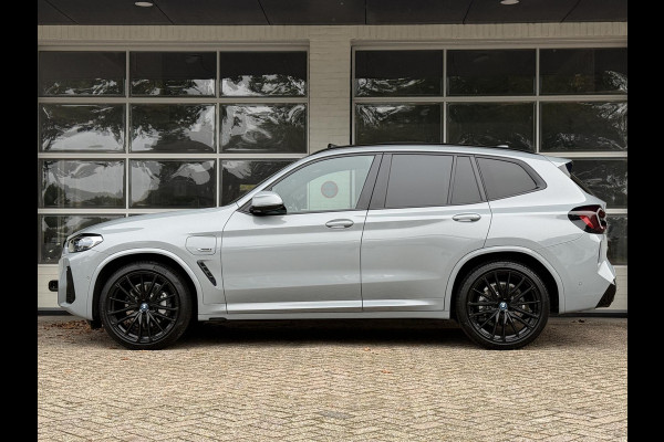 BMW X3 xDrive30e M SPORT | HEAD UP | PANORAMA | ELEKTR. STOELEN | LASER | 21 INCH LM VELGEN | CAMERA |