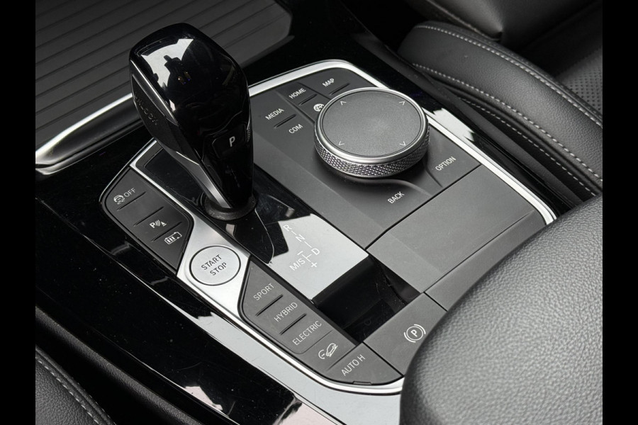 BMW X3 xDrive30e M SPORT | HEAD UP | PANORAMA | ELEKTR. STOELEN | LASER | 21 INCH LM VELGEN | CAMERA |