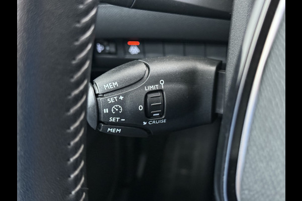 Peugeot e-208 EV Allure Pack 50kWh Stoelverwarming 3D-Navi 360°Camera Ecc Bluetooth Apple Carplay Android Auto Regen-Lichtsensor Cruise Control Led Privacy Glas Isofix Origineel Nederlandse Auto