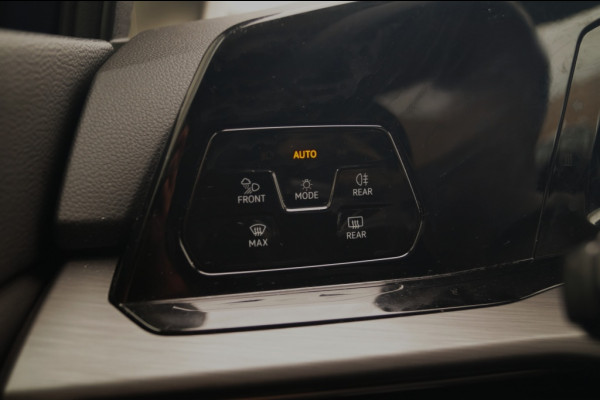 Volkswagen Golf 1.4 eHybrid PHEV Style -PANO-NAVI-ECC-LED-PDC-