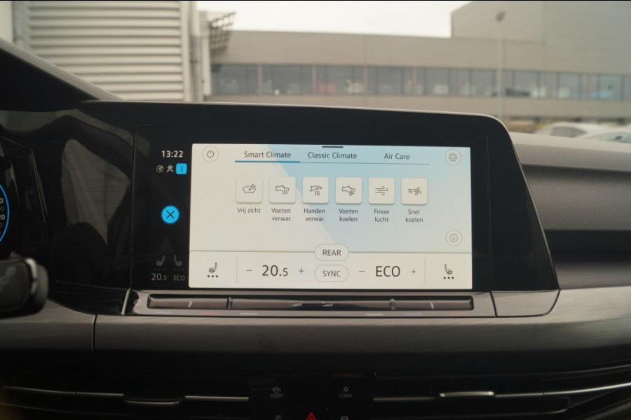 Volkswagen Golf 1.4 eHybrid PHEV Style -PANO-NAVI-ECC-LED-PDC-