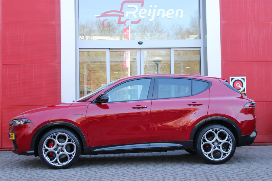 Alfa Romeo Tonale 1.5T 160PK HYbrid VELOCE | LEDEREN BEKLEDING | VOORSTOELEN / STUUR VERWARMD | VOORSTOELEN GEVENTILEERD | VOORSTOELEN ELEKTRISCH VERSTELBAAR MET GEHEUGEN FUNCTIE |  HARMAN CARDON PREMIUM AUDIO | DRAADLOOS APPLE CARPLAY / ANDROID AUTO | 360° CAMERA | AUTOMATISCH DIMMENDE BUITENSPIEGELS | 20"INCH LICHTMETALEN VELGEN | ADAPTIVE CRUISE CONTROL | KEYLESS ENTRY / START | ELEKTRISCH BEDIENBARE ACHTERKLEP | DRAADLOZE TELEFOONLADER | AMBIENT LIGHTING | DONKERE HEMELBEKLEDING | SCHAKELFLIPPERS AAN HET STUUR | VERWARMDE RUITENSPROEIERS |