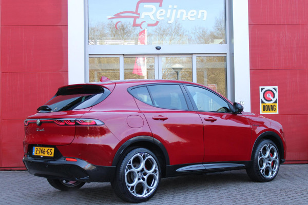 Alfa Romeo Tonale 1.5T 160PK HYbrid VELOCE | LEDEREN BEKLEDING | VOORSTOELEN / STUUR VERWARMD | VOORSTOELEN GEVENTILEERD | VOORSTOELEN ELEKTRISCH VERSTELBAAR MET GEHEUGEN FUNCTIE |  HARMAN CARDON PREMIUM AUDIO | DRAADLOOS APPLE CARPLAY / ANDROID AUTO | 360° CAMERA | AUTOMATISCH DIMMENDE BUITENSPIEGELS | 20"INCH LICHTMETALEN VELGEN | ADAPTIVE CRUISE CONTROL | KEYLESS ENTRY / START | ELEKTRISCH BEDIENBARE ACHTERKLEP | DRAADLOZE TELEFOONLADER | AMBIENT LIGHTING | DONKERE HEMELBEKLEDING | SCHAKELFLIPPERS AAN HET STUUR | VERWARMDE RUITENSPROEIERS |