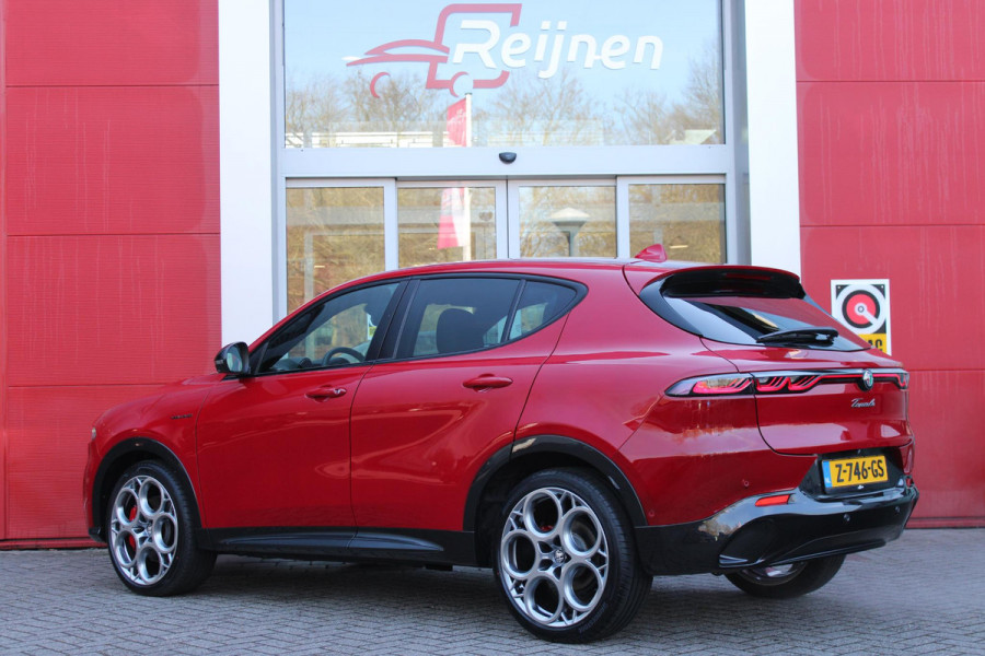 Alfa Romeo Tonale 1.5T 160PK HYbrid VELOCE | LEDEREN BEKLEDING | VOORSTOELEN / STUUR VERWARMD | VOORSTOELEN GEVENTILEERD | VOORSTOELEN ELEKTRISCH VERSTELBAAR MET GEHEUGEN FUNCTIE |  HARMAN CARDON PREMIUM AUDIO | DRAADLOOS APPLE CARPLAY / ANDROID AUTO | 360° CAMERA | AUTOMATISCH DIMMENDE BUITENSPIEGELS | 20"INCH LICHTMETALEN VELGEN | ADAPTIVE CRUISE CONTROL | KEYLESS ENTRY / START | ELEKTRISCH BEDIENBARE ACHTERKLEP | DRAADLOZE TELEFOONLADER | AMBIENT LIGHTING | DONKERE HEMELBEKLEDING | SCHAKELFLIPPERS AAN HET STUUR | VERWARMDE RUITENSPROEIERS |