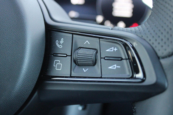 Alfa Romeo Tonale 1.5T 160PK HYbrid VELOCE | LEDEREN BEKLEDING | VOORSTOELEN / STUUR VERWARMD | VOORSTOELEN GEVENTILEERD | VOORSTOELEN ELEKTRISCH VERSTELBAAR MET GEHEUGEN FUNCTIE |  HARMAN CARDON PREMIUM AUDIO | DRAADLOOS APPLE CARPLAY / ANDROID AUTO | 360° CAMERA | AUTOMATISCH DIMMENDE BUITENSPIEGELS | 20"INCH LICHTMETALEN VELGEN | ADAPTIVE CRUISE CONTROL | KEYLESS ENTRY / START | ELEKTRISCH BEDIENBARE ACHTERKLEP | DRAADLOZE TELEFOONLADER | AMBIENT LIGHTING | DONKERE HEMELBEKLEDING | SCHAKELFLIPPERS AAN HET STUUR | VERWARMDE RUITENSPROEIERS |