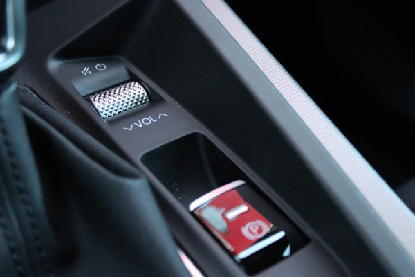 Alfa Romeo Tonale 1.5T 160PK HYbrid VELOCE | LEDEREN BEKLEDING | VOORSTOELEN / STUUR VERWARMD | VOORSTOELEN GEVENTILEERD | VOORSTOELEN ELEKTRISCH VERSTELBAAR MET GEHEUGEN FUNCTIE |  HARMAN CARDON PREMIUM AUDIO | DRAADLOOS APPLE CARPLAY / ANDROID AUTO | 360° CAMERA | AUTOMATISCH DIMMENDE BUITENSPIEGELS | 20"INCH LICHTMETALEN VELGEN | ADAPTIVE CRUISE CONTROL | KEYLESS ENTRY / START | ELEKTRISCH BEDIENBARE ACHTERKLEP | DRAADLOZE TELEFOONLADER | AMBIENT LIGHTING | DONKERE HEMELBEKLEDING | SCHAKELFLIPPERS AAN HET STUUR | VERWARMDE RUITENSPROEIERS |