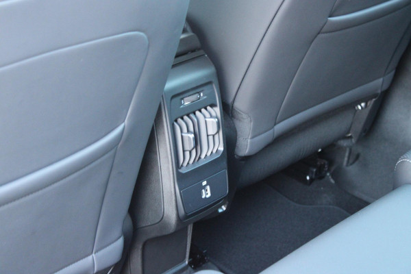 Alfa Romeo Tonale 1.5T 160PK HYbrid VELOCE | LEDEREN BEKLEDING | VOORSTOELEN / STUUR VERWARMD | VOORSTOELEN GEVENTILEERD | VOORSTOELEN ELEKTRISCH VERSTELBAAR MET GEHEUGEN FUNCTIE |  HARMAN CARDON PREMIUM AUDIO | DRAADLOOS APPLE CARPLAY / ANDROID AUTO | 360° CAMERA | AUTOMATISCH DIMMENDE BUITENSPIEGELS | 20"INCH LICHTMETALEN VELGEN | ADAPTIVE CRUISE CONTROL | KEYLESS ENTRY / START | ELEKTRISCH BEDIENBARE ACHTERKLEP | DRAADLOZE TELEFOONLADER | AMBIENT LIGHTING | DONKERE HEMELBEKLEDING | SCHAKELFLIPPERS AAN HET STUUR | VERWARMDE RUITENSPROEIERS |