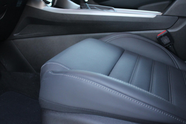 Alfa Romeo Tonale 1.5T 160PK HYbrid VELOCE | LEDEREN BEKLEDING | VOORSTOELEN / STUUR VERWARMD | VOORSTOELEN GEVENTILEERD | VOORSTOELEN ELEKTRISCH VERSTELBAAR MET GEHEUGEN FUNCTIE |  HARMAN CARDON PREMIUM AUDIO | DRAADLOOS APPLE CARPLAY / ANDROID AUTO | 360° CAMERA | AUTOMATISCH DIMMENDE BUITENSPIEGELS | 20"INCH LICHTMETALEN VELGEN | ADAPTIVE CRUISE CONTROL | KEYLESS ENTRY / START | ELEKTRISCH BEDIENBARE ACHTERKLEP | DRAADLOZE TELEFOONLADER | AMBIENT LIGHTING | DONKERE HEMELBEKLEDING | SCHAKELFLIPPERS AAN HET STUUR | VERWARMDE RUITENSPROEIERS |
