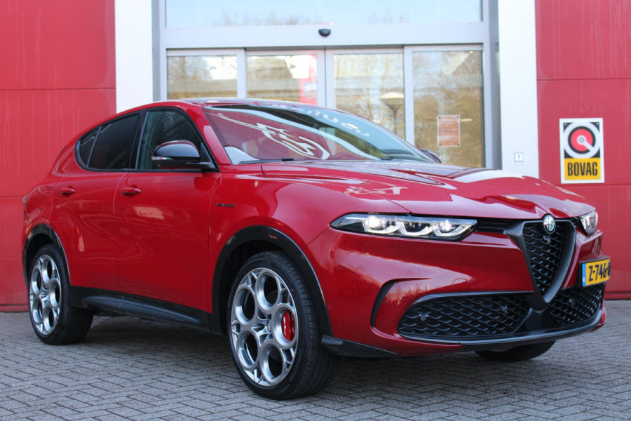 Alfa Romeo Tonale 1.5T 160PK HYbrid VELOCE | LEDEREN BEKLEDING | VOORSTOELEN / STUUR VERWARMD | VOORSTOELEN GEVENTILEERD | VOORSTOELEN ELEKTRISCH VERSTELBAAR MET GEHEUGEN FUNCTIE |  HARMAN CARDON PREMIUM AUDIO | DRAADLOOS APPLE CARPLAY / ANDROID AUTO | 360° CAMERA | AUTOMATISCH DIMMENDE BUITENSPIEGELS | 20"INCH LICHTMETALEN VELGEN | ADAPTIVE CRUISE CONTROL | KEYLESS ENTRY / START | ELEKTRISCH BEDIENBARE ACHTERKLEP | DRAADLOZE TELEFOONLADER | AMBIENT LIGHTING | DONKERE HEMELBEKLEDING | SCHAKELFLIPPERS AAN HET STUUR | VERWARMDE RUITENSPROEIERS |