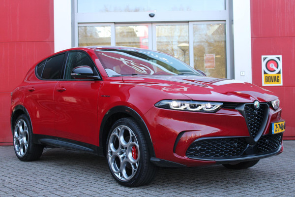 Alfa Romeo Tonale 1.5T 160PK HYbrid VELOCE | LEDEREN BEKLEDING | VOORSTOELEN / STUUR VERWARMD | VOORSTOELEN GEVENTILEERD | VOORSTOELEN ELEKTRISCH VERSTELBAAR MET GEHEUGEN FUNCTIE |  HARMAN CARDON PREMIUM AUDIO | DRAADLOOS APPLE CARPLAY / ANDROID AUTO | 360° CAMERA | AUTOMATISCH DIMMENDE BUITENSPIEGELS | 20"INCH LICHTMETALEN VELGEN | ADAPTIVE CRUISE CONTROL | KEYLESS ENTRY / START | ELEKTRISCH BEDIENBARE ACHTERKLEP | DRAADLOZE TELEFOONLADER | AMBIENT LIGHTING | DONKERE HEMELBEKLEDING | SCHAKELFLIPPERS AAN HET STUUR | VERWARMDE RUITENSPROEIERS |