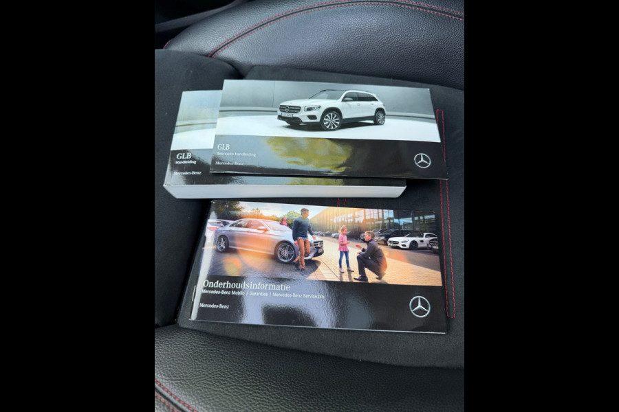 Mercedes-Benz Glb AMG styling 7 persoons, panoramadak, electr bedienbare trekhaak, VOL OPTIES, 1e eigenaar, Origineel NL auto