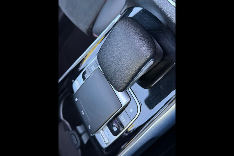 Mercedes-Benz Glb AMG styling 7 persoons, panoramadak, electr bedienbare trekhaak, VOL OPTIES, 1e eigenaar, Origineel NL auto