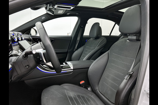 Mercedes-Benz C-Klasse 300 e Business Solution AMG AMG Line l Panoramadak l Burmester l Digital Light l Apple Carplay l Nightpakket l 360°-camera l Trekhaak | Inclusief 24 maanden MB Certified garantie voor Europa.