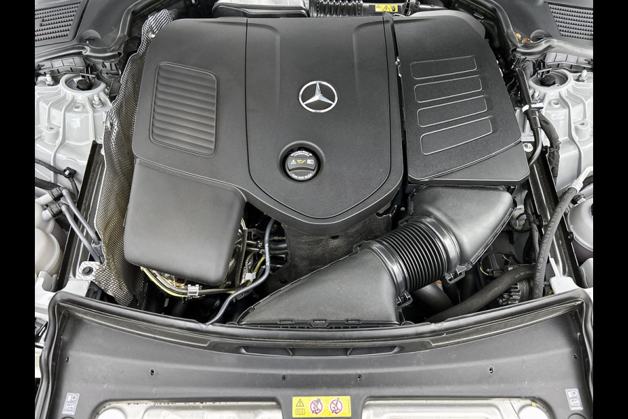 Mercedes-Benz C-Klasse 300 e Business Solution AMG AMG Line l Panoramadak l Burmester l Digital Light l Apple Carplay l Nightpakket l 360°-camera l Trekhaak | Inclusief 24 maanden MB Certified garantie voor Europa.