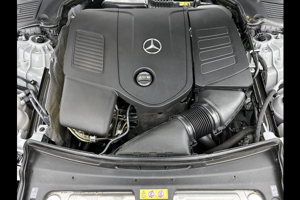 Mercedes-Benz C-Klasse 300 e Business Solution AMG AMG Line l Panoramadak l Burmester l Digital Light l Apple Carplay l Nightpakket l 360°-camera l Trekhaak | Inclusief 24 maanden MB Certified garantie voor Europa.