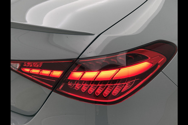 Mercedes-Benz C-Klasse 300 e Business Solution AMG AMG Line l Panoramadak l Burmester l Digital Light l Apple Carplay l Nightpakket l 360°-camera l Trekhaak | Inclusief 24 maanden MB Certified garantie voor Europa.