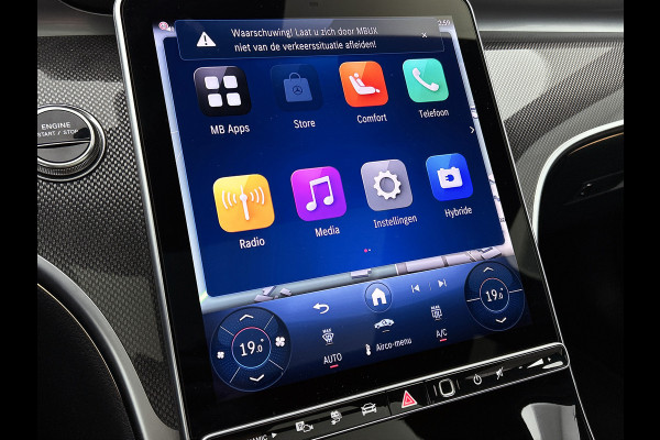 Mercedes-Benz C-Klasse 300 e Business Solution AMG AMG Line l Panoramadak l Burmester l Digital Light l Apple Carplay l Nightpakket l 360°-camera l Trekhaak | Inclusief 24 maanden MB Certified garantie voor Europa.
