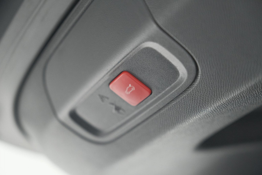 Peugeot 408 1.6 Plug-in HYbrid GT 180 e-EAT8 | Schuif-/Kanteldak | Alcantara Pakket | Dodehoekdetectie | Elektrische Kofferklep