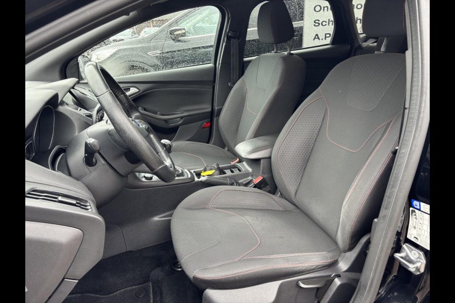 Ford FOCUS Wagon 1.0 ST-Line 125pk | Trekhaak | 18 inch velgen | Climate control | Voorruit verwarming | NLD auto | Carplay, Android auto