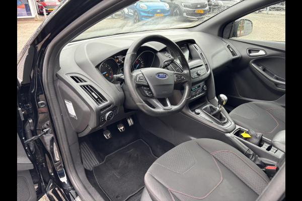 Ford FOCUS Wagon 1.0 ST-Line 125pk | Trekhaak | 18 inch velgen | Climate control | Voorruit verwarming | NLD auto | Carplay, Android auto