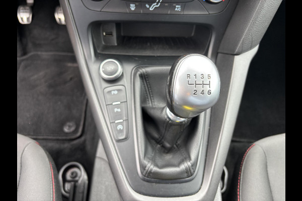 Ford FOCUS Wagon 1.0 ST-Line 125pk | Trekhaak | 18 inch velgen | Climate control | Voorruit verwarming | NLD auto | Carplay, Android auto