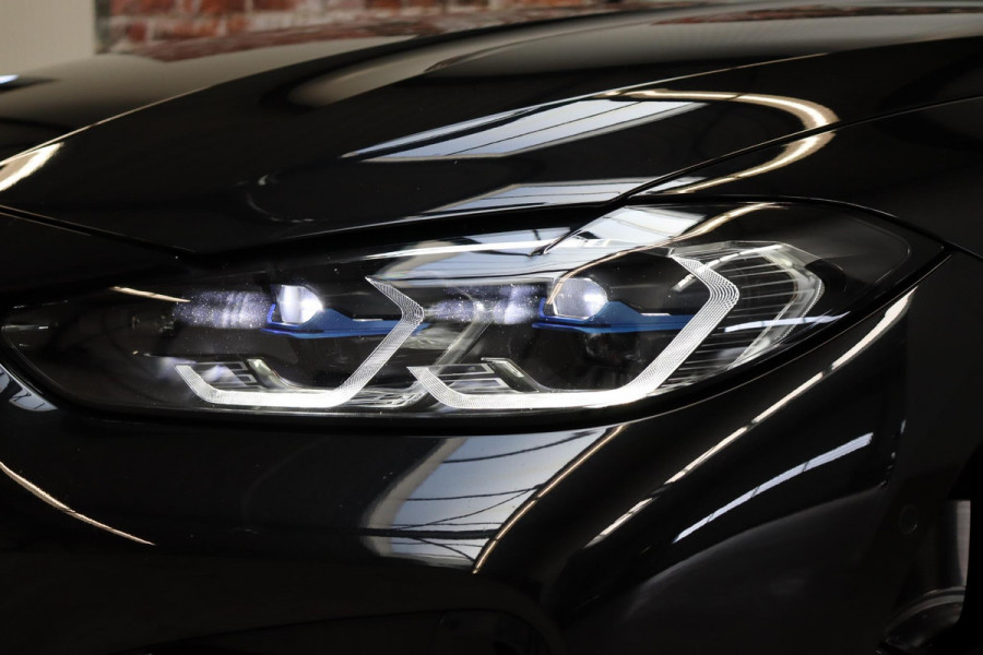BMW 4 Serie Coupé M440i xDrive High Executive M Sport Pakket / Adaptief M-onderstel / Panoramadak / Laserlicht / Head-Up Display / M Sportrem / Driving Assistant Professional / Harman Kardon / Stoel- en stuurverwarming / Shadow line / 19 Inch / Live Cockpit Professional / Active Guard Plus / Comfort access