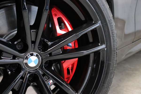 BMW 4 Serie Coupé M440i xDrive High Executive M Sport Pakket / Adaptief M-onderstel / Panoramadak / Laserlicht / Head-Up Display / M Sportrem / Driving Assistant Professional / Harman Kardon / Stoel- en stuurverwarming / Shadow line / 19 Inch / Live Cockpit Professional / Active Guard Plus / Comfort access