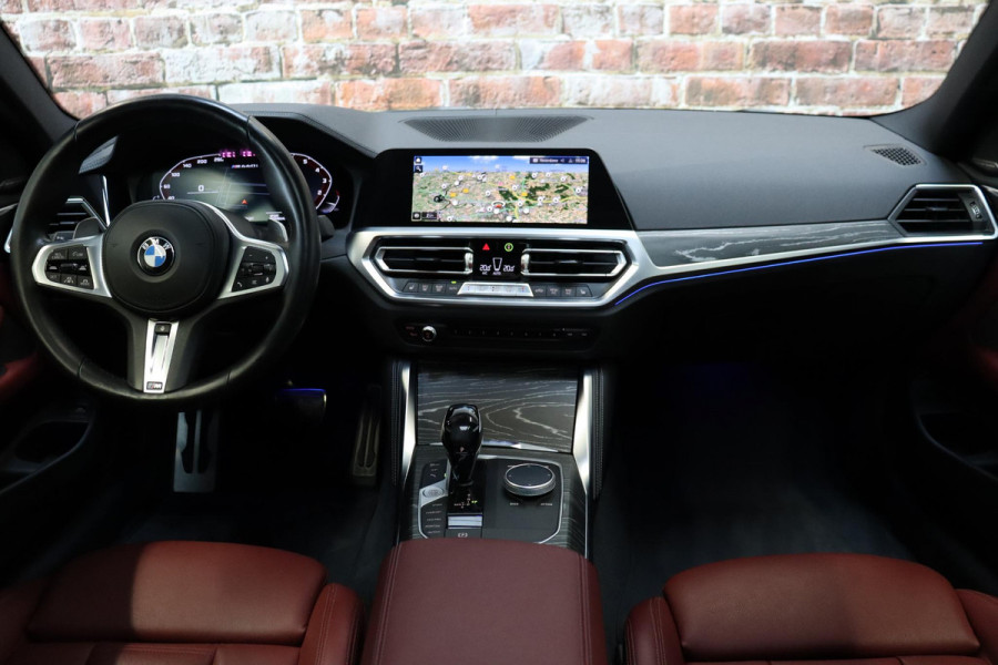 BMW 4 Serie Coupé M440i xDrive High Executive M Sport Pakket / Adaptief M-onderstel / Panoramadak / Laserlicht / Head-Up Display / M Sportrem / Driving Assistant Professional / Harman Kardon / Stoel- en stuurverwarming / Shadow line / 19 Inch / Live Cockpit Professional / Active Guard Plus / Comfort access