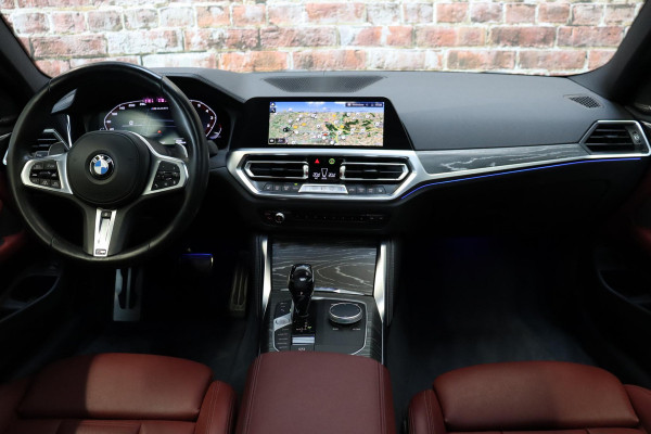 BMW 4 Serie Coupé M440i xDrive High Executive M Sport Pakket / Adaptief M-onderstel / Panoramadak / Laserlicht / Head-Up Display / M Sportrem / Driving Assistant Professional / Harman Kardon / Stoel- en stuurverwarming / Shadow line / 19 Inch / Live Cockpit Professional / Active Guard Plus / Comfort access