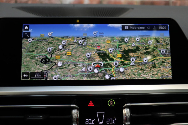 BMW 4 Serie Coupé M440i xDrive High Executive M Sport Pakket / Adaptief M-onderstel / Panoramadak / Laserlicht / Head-Up Display / M Sportrem / Driving Assistant Professional / Harman Kardon / Stoel- en stuurverwarming / Shadow line / 19 Inch / Live Cockpit Professional / Active Guard Plus / Comfort access