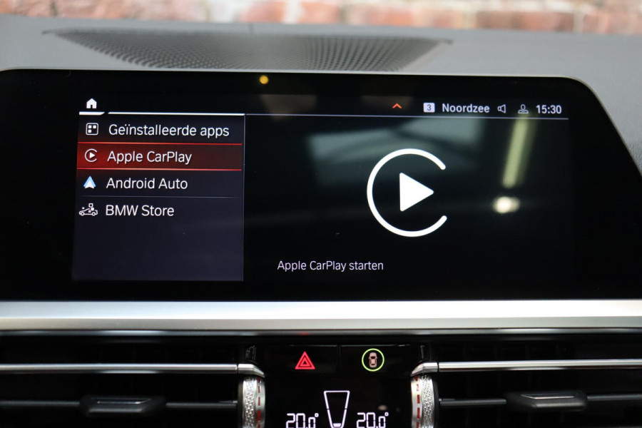 BMW 4 Serie Coupé M440i xDrive High Executive M Sport Pakket / Adaptief M-onderstel / Panoramadak / Laserlicht / Head-Up Display / M Sportrem / Driving Assistant Professional / Harman Kardon / Stoel- en stuurverwarming / Shadow line / 19 Inch / Live Cockpit Professional / Active Guard Plus / Comfort access
