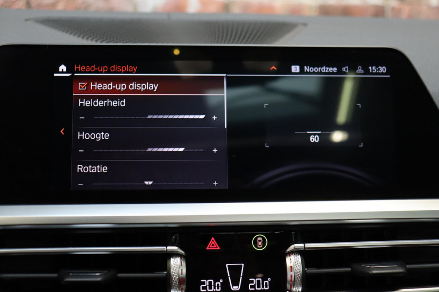 BMW 4 Serie Coupé M440i xDrive High Executive M Sport Pakket / Adaptief M-onderstel / Panoramadak / Laserlicht / Head-Up Display / M Sportrem / Driving Assistant Professional / Harman Kardon / Stoel- en stuurverwarming / Shadow line / 19 Inch / Live Cockpit Professional / Active Guard Plus / Comfort access