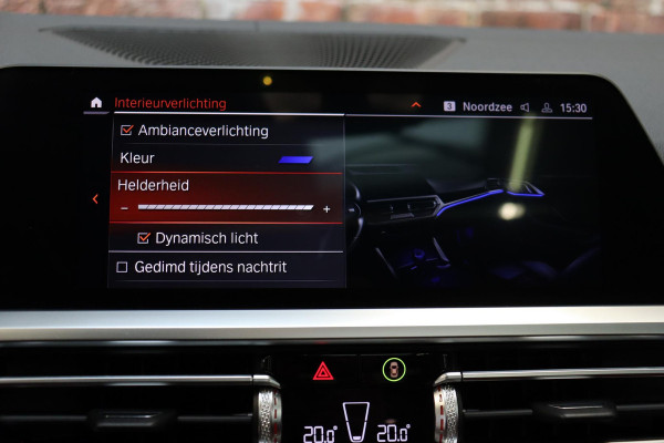BMW 4 Serie Coupé M440i xDrive High Executive M Sport Pakket / Adaptief M-onderstel / Panoramadak / Laserlicht / Head-Up Display / M Sportrem / Driving Assistant Professional / Harman Kardon / Stoel- en stuurverwarming / Shadow line / 19 Inch / Live Cockpit Professional / Active Guard Plus / Comfort access