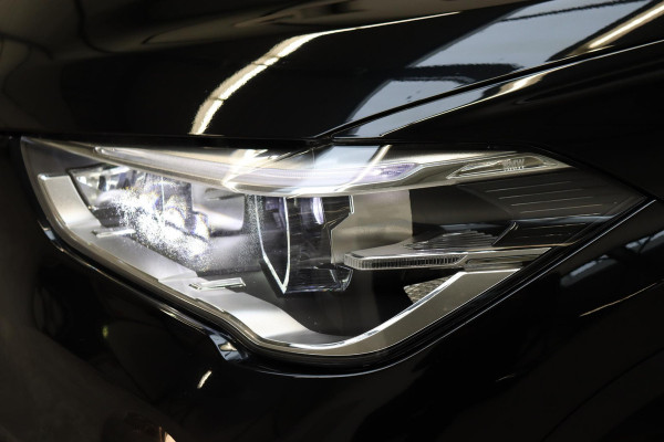 BMW X1 sDrive20i High Executive Sport Line Automaat / Head-up Display / Achteruitrijcamera / HiFi / Extra Getint Glas / Stoelverwarming / Parkeersensoren voor + achter / Sportstoelen / Cruise Control / Leder / LED