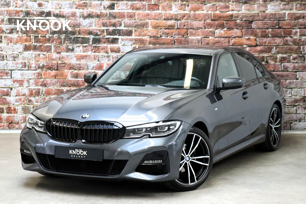 BMW 3 Serie Sedan 318i Executive M Sport Pakket Automaat / Live Cockpit Professional / M Sportonderstel / Navigatie Professional / Sportstoelen / HiFi / Active Guard Plus / Parkeersensoren voor + achter / Shadow Line / 19 Inch / Extra Getint Glas / DAB