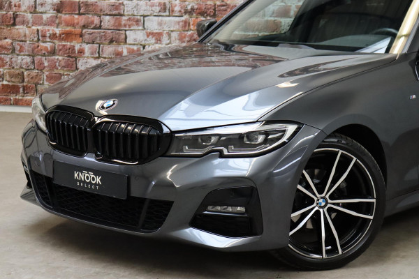 BMW 3 Serie Sedan 318i Executive M Sport Pakket Automaat / Live Cockpit Professional / M Sportonderstel / Navigatie Professional / Sportstoelen / HiFi / Active Guard Plus / Parkeersensoren voor + achter / Shadow Line / 19 Inch / Extra Getint Glas / DAB