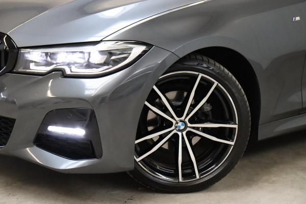 BMW 3 Serie Sedan 318i Executive M Sport Pakket Automaat / Live Cockpit Professional / M Sportonderstel / Navigatie Professional / Sportstoelen / HiFi / Active Guard Plus / Parkeersensoren voor + achter / Shadow Line / 19 Inch / Extra Getint Glas / DAB