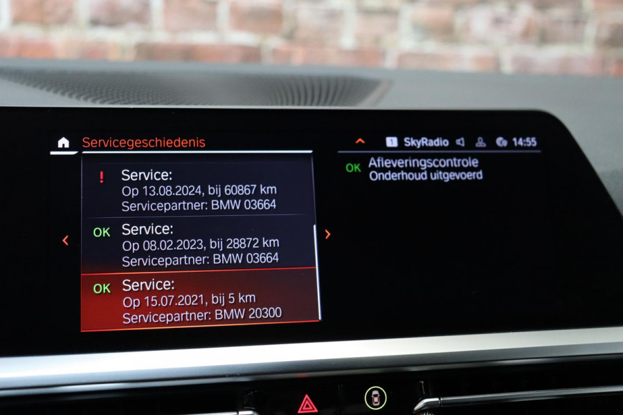 BMW 3 Serie Sedan 318i Executive M Sport Pakket Automaat / Live Cockpit Professional / M Sportonderstel / Navigatie Professional / Sportstoelen / HiFi / Active Guard Plus / Parkeersensoren voor + achter / Shadow Line / 19 Inch / Extra Getint Glas / DAB